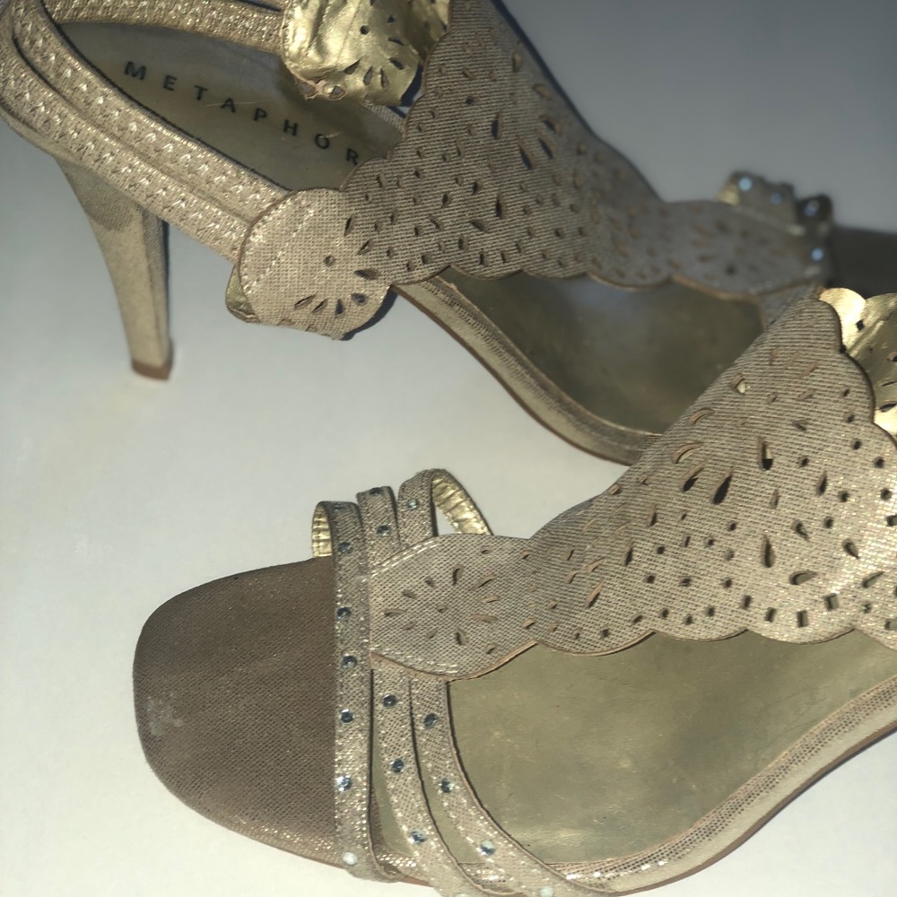 Tahari Metallic Nude Scalloped Slingback Heels